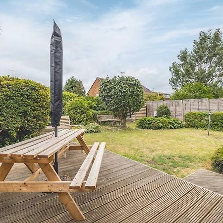 3-Bed Family Home With Parking & Large Garden 윈저 외부 사진