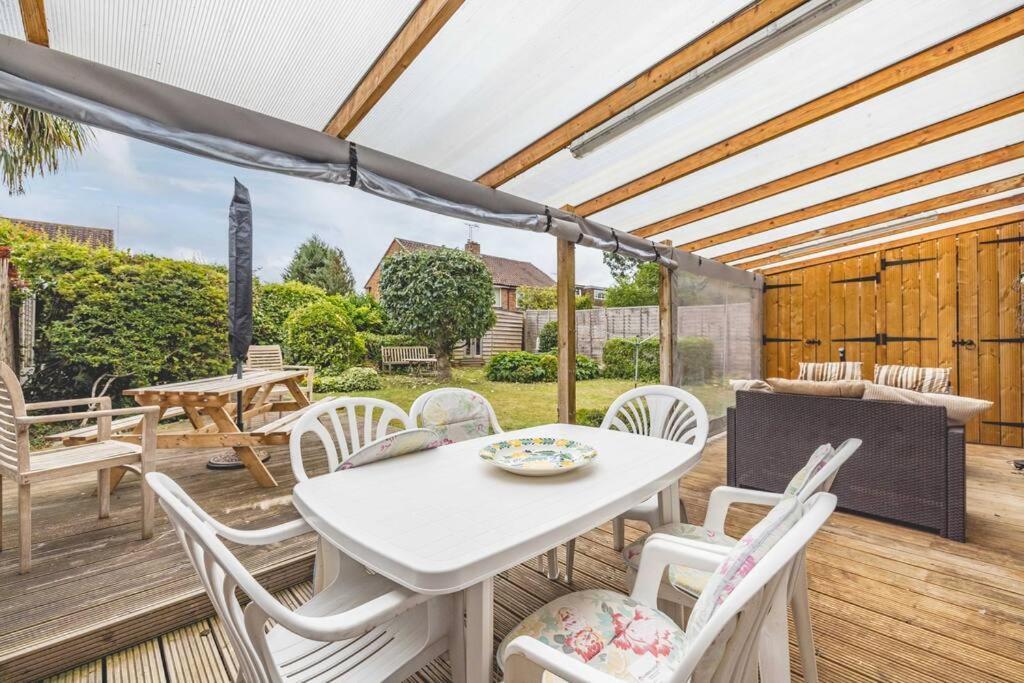 3-Bed Family Home With Parking & Large Garden 윈저 외부 사진